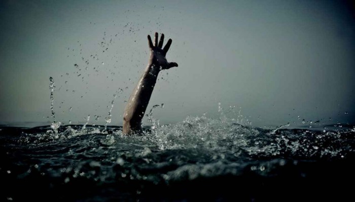 হাওরে নৌকাডুবিতে শিশু নিহত হাওরে নৌকাডুবিতে শিশু নিহত