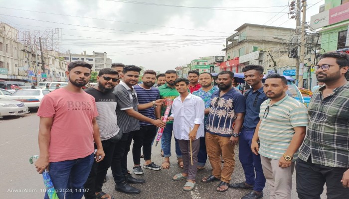 শিক্ষার্থীদের ছাতা উপহার দিল ছাত্রদল শিক্ষার্থীদের ছাতা উপহার দিল ছাত্রদল