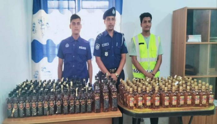 জামালগঞ্জে ডোবা থেকে ২৫০ বোতল বিদেশি মদ উদ্ধার জামালগঞ্জে ডোবা থেকে ২৫০ বোতল বিদেশি মদ উদ্ধার