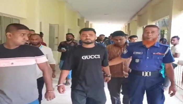 মধ্যনগরে গাঁজাসহ মাদক ব্যবসায়ী গ্রেফতার মধ্যনগরে গাঁজাসহ মাদক ব্যবসায়ী গ্রেফতার