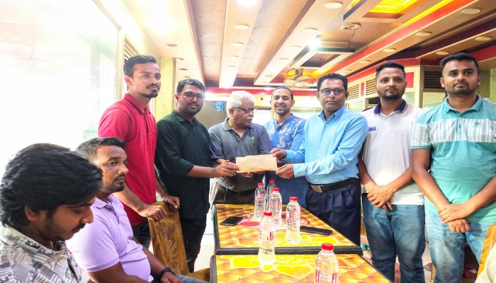 বন্যার্তদের সাহায্যার্থে টিম সুনামগঞ্জের হাতে টাকা হস্তান্তর বন্যার্তদের সাহায্যার্থে টিম সুনামগঞ্জের হাতে টাকা হস্তান্তর