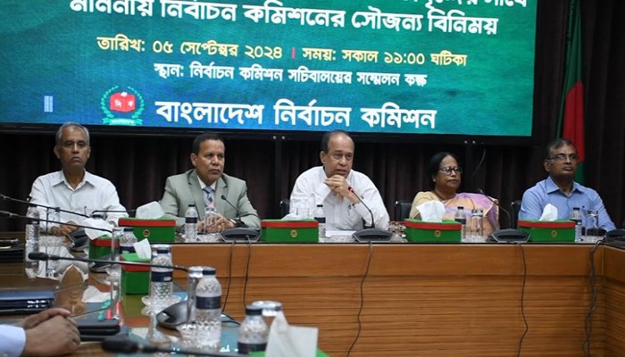 বিদায়ী ব্রিফিংয়ে সিইসি : কোনও নির্বাচনই বিতর্কের ঊর্ধ্বে ছিল না বিদায়ী ব্রিফিংয়ে সিইসি : কোনও নির্বাচনই বিতর্কের ঊর্ধ্বে ছিল না