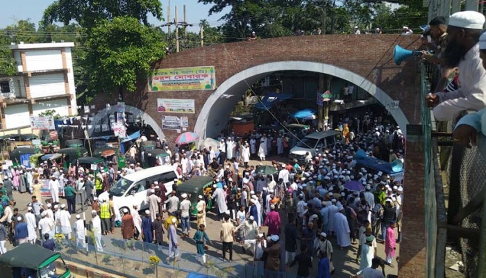 শাহপরাণ মাজারে ওরসের নামে অশ্লীলতার প্রতিবাদে মানববন্ধন শাহপরাণ মাজারে ওরসের নামে অশ্লীলতার প্রতিবাদে মানববন্ধন
