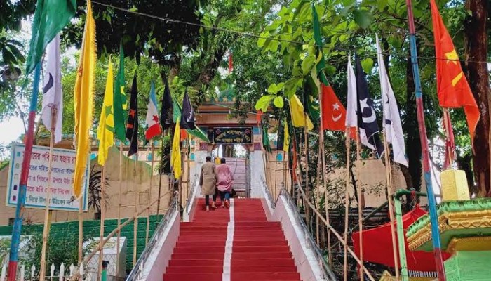 মানববন্ধনের পর শাহপরাণ মাজারে গান-বাজনা নিষিদ্ধ ঘোষণা মানববন্ধনের পর শাহপরাণ মাজারে গান-বাজনা নিষিদ্ধ ঘোষণা
