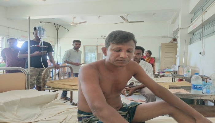 দোয়ারাবাজারে ইউপি সদস্যকে পেটাল চোরাকারবারিরা দোয়ারাবাজারে ইউপি সদস্যকে পেটাল চোরাকারবারিরা