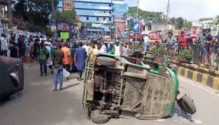 সিলেটে ব্যবসায়ীদের সঙ্গে অটোরিকশা চালকদের সংঘর্ষ সিলেটে ব্যবসায়ীদের সঙ্গে অটোরিকশা চালকদের সংঘর্ষ