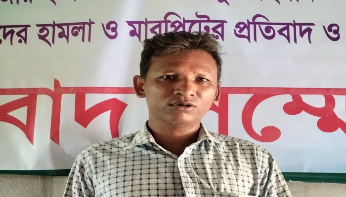 ইউপি সদস্যকে মারধর বিচারের দাবিতে সংবাদ সম্মেলন ইউপি সদস্যকে মারধর বিচারের দাবিতে সংবাদ সম্মেলন