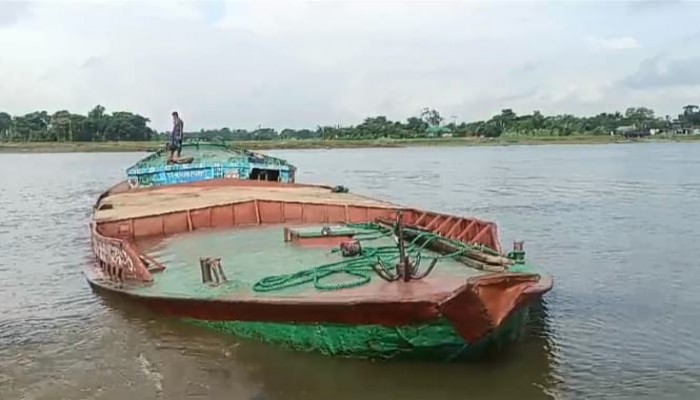 ধোপাজান-চলতি নদীতে ১৫ নৌকায় ডাকাতি ধোপাজান-চলতি নদীতে ১৫ নৌকায় ডাকাতি