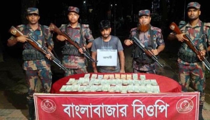 সীমান্তে সাড়ে ১৯ লাখ রুপিসহ যুবক আটক সীমান্তে সাড়ে ১৯ লাখ রুপিসহ যুবক আটক
