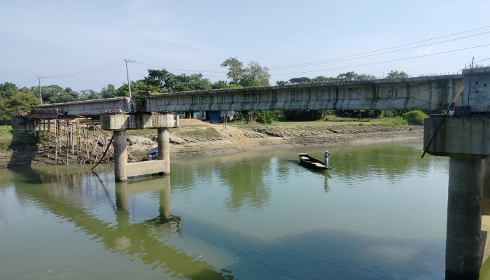 খাসিয়ামারা সেতুর নির্মাণকাজ শেষ হবে কবে? খাসিয়ামারা সেতুর নির্মাণকাজ শেষ হবে কবে?