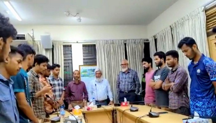 শাবিপ্রবির প্রোভিসি-কোষাধ্যক্ষকে শপথ পড়ানোর ভিডিও ভাইরাল শাবিপ্রবির প্রোভিসি-কোষাধ্যক্ষকে শপথ পড়ানোর ভিডিও ভাইরাল