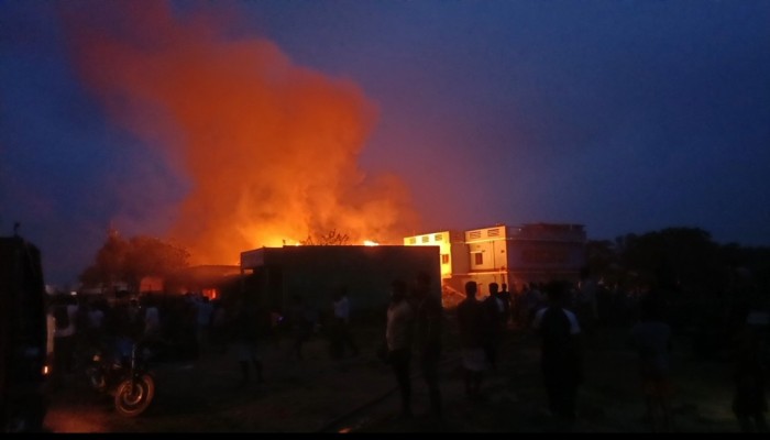 গ্যাস সিলিন্ডারের দোকানে আগুন : ব্যাপক ক্ষয়ক্ষতি গ্যাস সিলিন্ডারের দোকানে আগুন : ব্যাপক ক্ষয়ক্ষতি