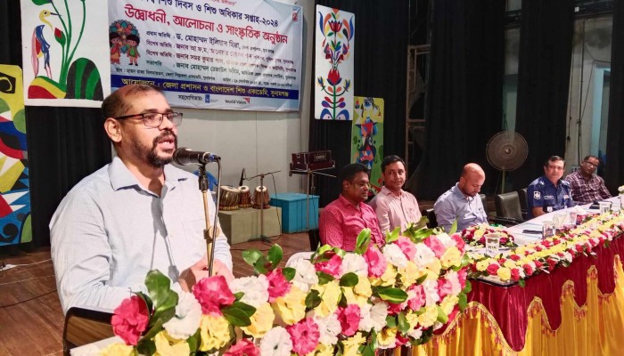 শিশুকে মোবাইল নয়, বই ও কলম দিন : জেলা প্রশাসক শিশুকে মোবাইল নয়, বই ও কলম দিন : জেলা প্রশাসক