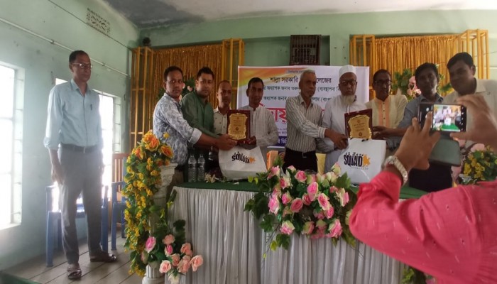 শাল্লায় দুই শিক্ষককে বিদায় সংবর্ধনা শাল্লায় দুই শিক্ষককে বিদায় সংবর্ধনা