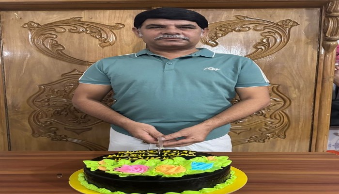 একাই শেখ হাসিনার জন্মদিন পালন করলেন সাবেক মেয়র নাদের বখত একাই শেখ হাসিনার জন্মদিন পালন করলেন সাবেক মেয়র নাদের বখত