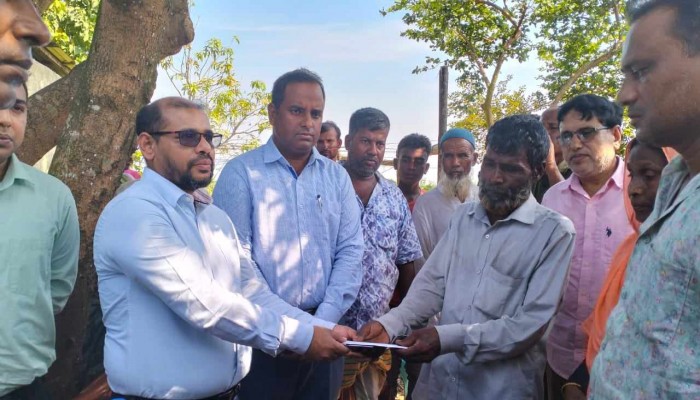 অগ্নিকান্ডের ঘটনাস্থল পরিদর্শন করলেন জেলা প্রশাসক অগ্নিকান্ডের ঘটনাস্থল পরিদর্শন করলেন জেলা প্রশাসক