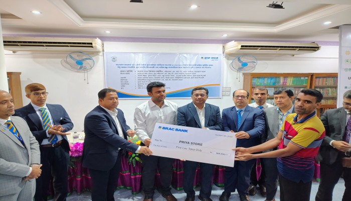 তাৎক্ষণিক ঋণ পেলেন কৃষক ও স্বল্প আয়ের মানুষ তাৎক্ষণিক ঋণ পেলেন কৃষক ও স্বল্প আয়ের মানুষ