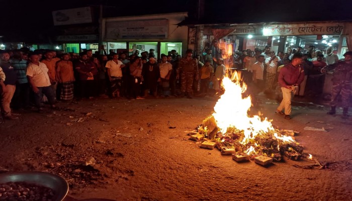 জামালগঞ্জে ভারতীয় বিড়ি ও চিনি জব্দ জামালগঞ্জে ভারতীয় বিড়ি ও চিনি জব্দ