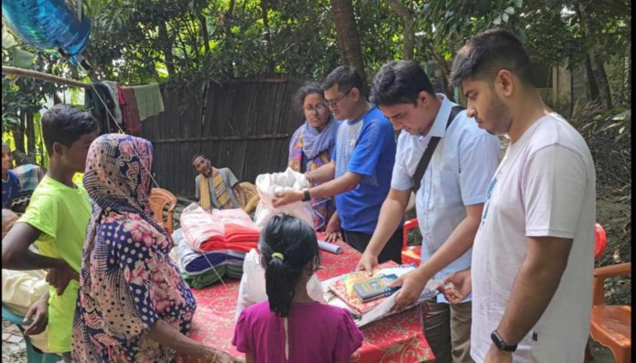শহীদ সোহাগ মিয়ার পরিবারের পাশে বন্ধুসভা শহীদ সোহাগ মিয়ার পরিবারের পাশে বন্ধুসভা