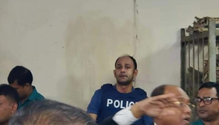 ব্যারিস্টার সুমন ৫ দিনের রিমান্ডে ব্যারিস্টার সুমন ৫ দিনের রিমান্ডে