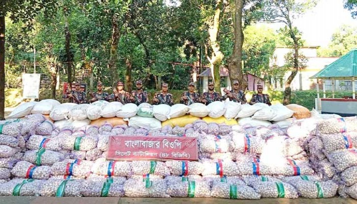 ৭০ লাখ টাকার চোরাই পণ্য জব্দ ৭০ লাখ টাকার চোরাই পণ্য জব্দ