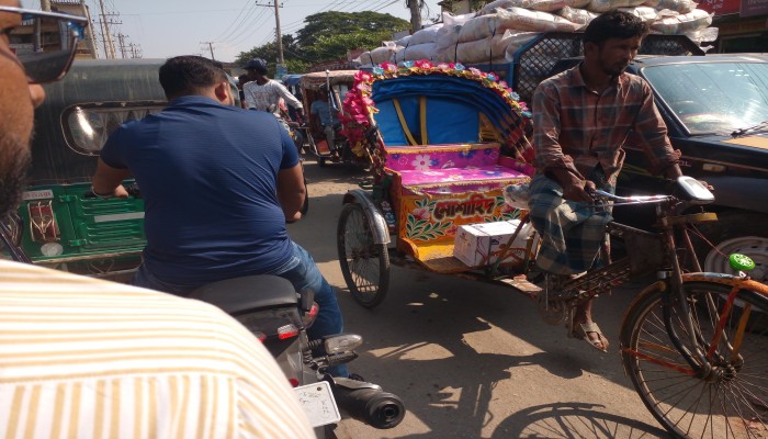 দিরাই বাসস্টেশন যেন ‘যানজট স্টেশন' দিরাই বাসস্টেশন যেন ‘যানজট স্টেশন'