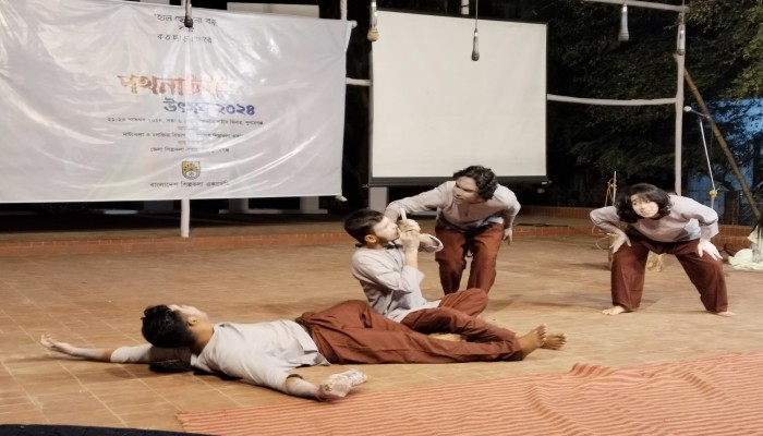 শেষ হল পথনাটক উৎসব শেষ হল পথনাটক উৎসব
