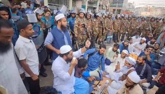 প্রথম আলো কার্যালয়ের সামনে জিয়াফত কর্মসূচি প্রথম আলো কার্যালয়ের সামনে জিয়াফত কর্মসূচি