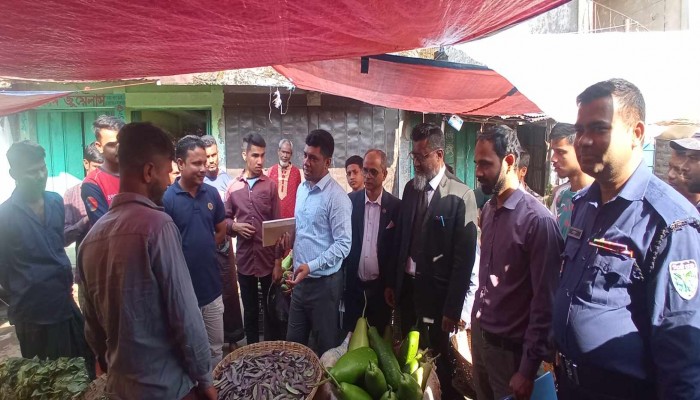তিন ব্যবসা প্রতিষ্ঠানকে জরিমানা তিন ব্যবসা প্রতিষ্ঠানকে জরিমানা