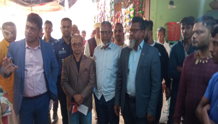 শহরে ৩ দোকানিকে জরিমানা শহরে ৩ দোকানিকে জরিমানা