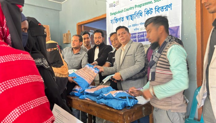 এফআইভিডিবি’র স্বাস্থ্যসামগ্রী বিতরণ এফআইভিডিবি’র স্বাস্থ্যসামগ্রী বিতরণ