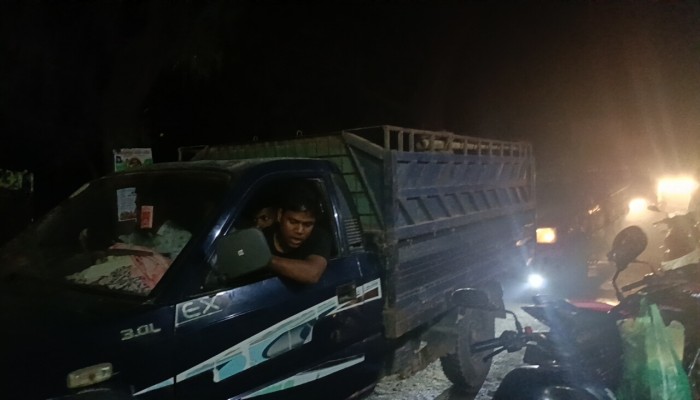 ধোপাজানে ফের সক্রিয় সিন্ডিকেট : এবার রুট পাল্টে বালু পাচার ধোপাজানে ফের সক্রিয় সিন্ডিকেট : এবার রুট পাল্টে বালু পাচার
