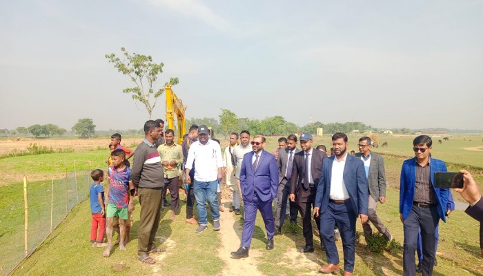 জেলা প্রশাসকের কঠোর হুঁশিয়ারি: বাঁধের কাজে অনিয়ম সহ্য করা হবে না জেলা প্রশাসকের কঠোর হুঁশিয়ারি: বাঁধের কাজে অনিয়ম সহ্য করা হবে না
