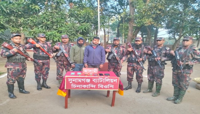 সীমান্ত দিয়ে ভারতে অনুপ্রবেশকালে দুই বাংলাদেশি আটক সীমান্ত দিয়ে ভারতে অনুপ্রবেশকালে দুই বাংলাদেশি আটক