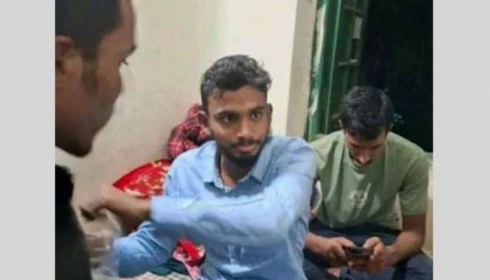 গরু চুরির অভিযোগ : মা-বাবার সামনে চুন-বালু মিশিয়ে খাওয়ানো হলো যুবককে, অবশেষে মৃত্যু গরু চুরির অভিযোগ : মা-বাবার সামনে চুন-বালু মিশিয়ে খাওয়ানো হলো যুবককে, অবশেষে মৃত্যু