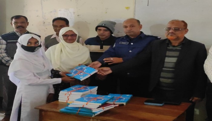 জামালগঞ্জ সরকারি মডেল উচ্চ বিদ্যালয়ে বই বিতরণ জামালগঞ্জ সরকারি মডেল উচ্চ বিদ্যালয়ে বই বিতরণ