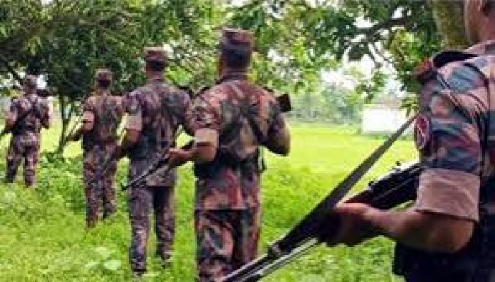 সীমান্তে তৎপর বিজিবি : এক বছরে ৪২ কোটি টাকার চোরাচালান পণ্য জব্দ সীমান্তে তৎপর বিজিবি : এক বছরে ৪২ কোটি টাকার চোরাচালান পণ্য জব্দ