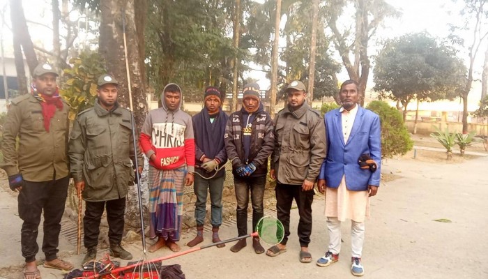 টাঙ্গুয়ার হাওরে দুই শিকারি গ্রেফতার টাঙ্গুয়ার হাওরে দুই শিকারি গ্রেফতার