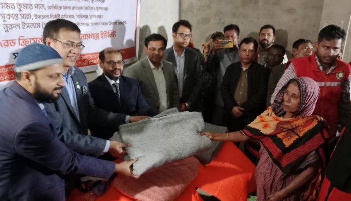 শান্তিগঞ্জ ও দিরাইয়ে শীতবস্ত্র বিতরণ শান্তিগঞ্জ ও দিরাইয়ে শীতবস্ত্র বিতরণ
