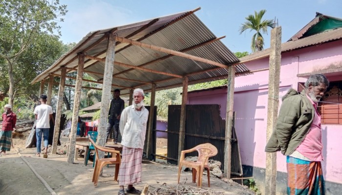 বিধবা নারীর ঘর নির্মাণে প্রভাবশালীদের বাঁধা বিধবা নারীর ঘর নির্মাণে প্রভাবশালীদের বাঁধা