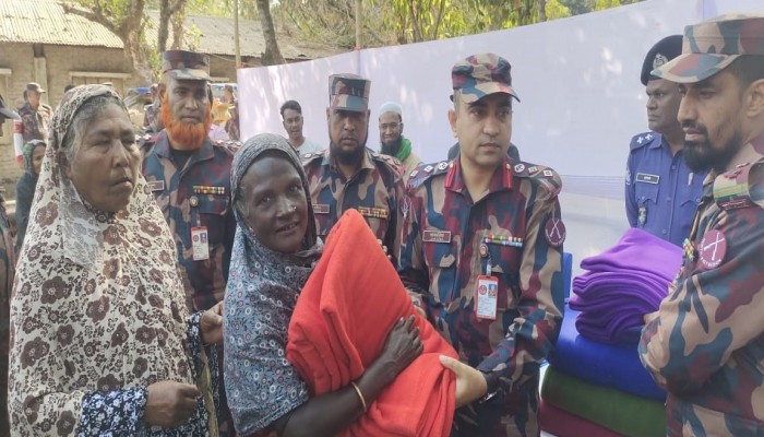 শীতার্তদের পাশে বিজিবি শীতার্তদের পাশে বিজিবি
