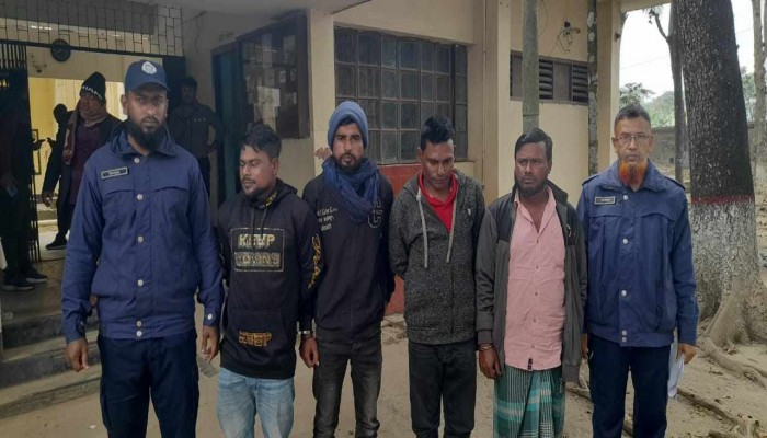 ধর্মপাশায় চার পলাতক আসামি গ্রেফতার ধর্মপাশায় চার পলাতক আসামি গ্রেফতার