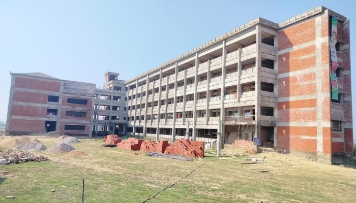 ঠিকাদারের খামখেয়ালিপনা দেড় বছরের কাজ শেষ হয়নি ছয় বছরেও ঠিকাদারের খামখেয়ালিপনা দেড় বছরের কাজ শেষ হয়নি ছয় বছরেও