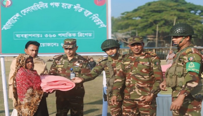 শীতার্তদের পাশে সেনাবাহিনী শীতার্তদের পাশে সেনাবাহিনী
