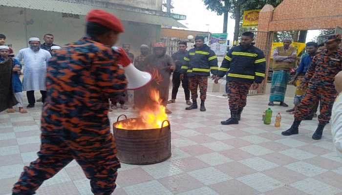 জামালগঞ্জ ফায়ার স্টেশনের সচেতনতামূলক মহড়া অনুষ্ঠিত জামালগঞ্জ ফায়ার স্টেশনের সচেতনতামূলক মহড়া অনুষ্ঠিত