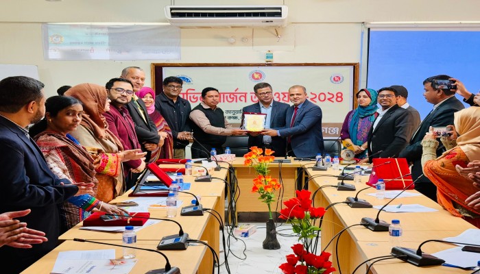 জেলা সিভিল সার্জন অ্যাওয়ার্ড প্রদান জেলা সিভিল সার্জন অ্যাওয়ার্ড প্রদান