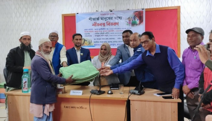 শীতার্তদের পাশে জামালগঞ্জ প্রেসক্লাব শীতার্তদের পাশে জামালগঞ্জ প্রেসক্লাব