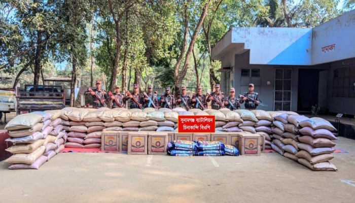 বিজিবি’র অভিযানে কোটি টাকার ভারতীয় পণ্য জব্দ বিজিবি’র অভিযানে কোটি টাকার ভারতীয় পণ্য জব্দ