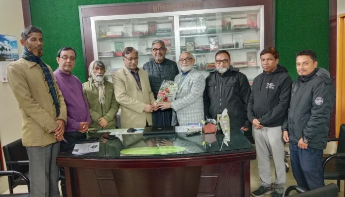 ফুলেল শুভেচ্ছায় সিক্ত হলেন বীর মুক্তিযোদ্ধা ডা. জালাল আহমদ ফুলেল শুভেচ্ছায় সিক্ত হলেন বীর মুক্তিযোদ্ধা ডা. জালাল আহমদ