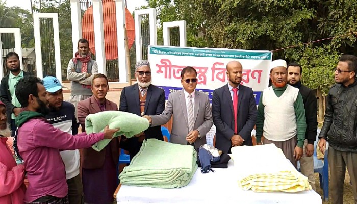 শ্রমিক কল্যাণ ফেডারেশনের শীতবস্ত্র বিতরণ শ্রমিক কল্যাণ ফেডারেশনের শীতবস্ত্র বিতরণ